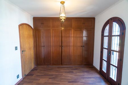 Casa à venda com 262m², 2 quartos e 6 vagasQuarto