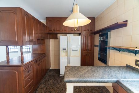 Casa à venda com 262m², 2 quartos e 6 vagasCozinha