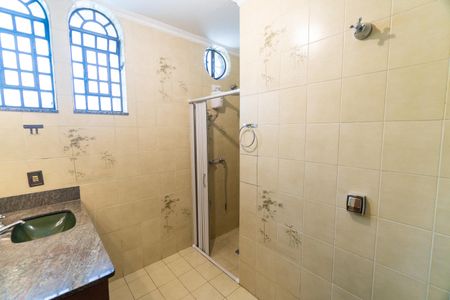 Casa à venda com 262m², 2 quartos e 6 vagasBanheiro Social