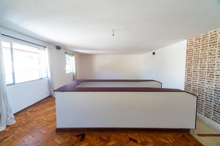 Casa à venda com 262m², 2 quartos e 6 vagasEdícula - Sala/Quarto