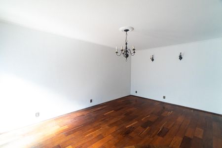 Casa à venda com 262m², 2 quartos e 6 vagasSala