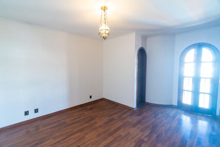 Casa à venda com 262m², 2 quartos e 6 vagasSuite