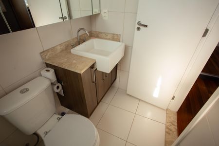Apartamento à venda com 74m², 2 quartos e 2 vagasBanheiro da Suíte