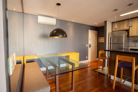 Apartamento à venda com 74m², 2 quartos e 2 vagasSala