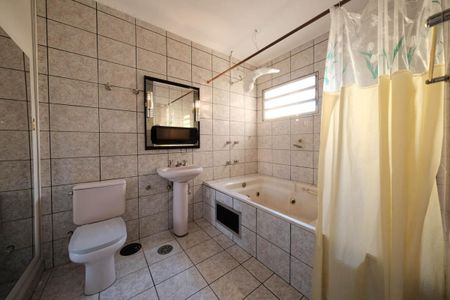 Casa para alugar com 100m², 3 quartos e 1 vagaBanheiro da Suíte