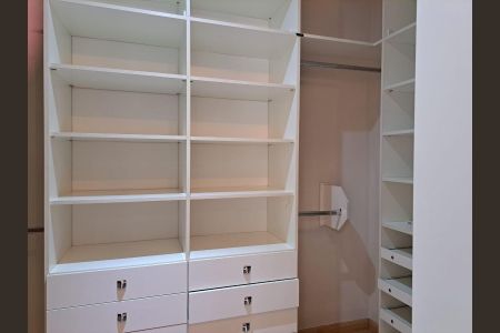 Apartamento para alugar com 182m², 3 quartos e 2 vagas Apartamento para alugar com 182m², 3 quartos e 2 vagasCloset da Suíte