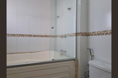 Apartamento para alugar com 182m², 3 quartos e 2 vagas Apartamento para alugar com 182m², 3 quartos e 2 vagasBanheiro da Suíte 1