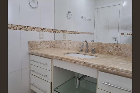 Apartamento para alugar com 182m², 3 quartos e 2 vagas Apartamento para alugar com 182m², 3 quartos e 2 vagasBanheiro da Suíte 1