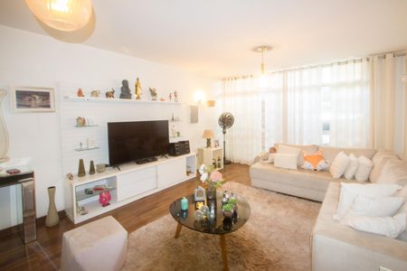 Casa à venda com 218m², 3 quartos e 1 vagaSala