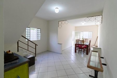 Casa à venda com 210m², 3 quartos e 3 vagas Casa à venda com 210m², 3 quartos e 3 vagasSala 1