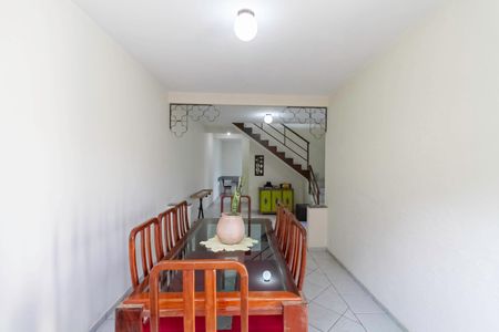 Casa à venda com 210m², 3 quartos e 3 vagas Casa à venda com 210m², 3 quartos e 3 vagasSala 1