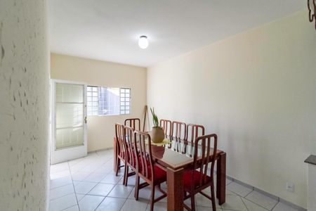 Casa à venda com 210m², 3 quartos e 3 vagas Casa à venda com 210m², 3 quartos e 3 vagasSala 1