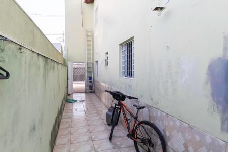 Casa à venda com 210m², 3 quartos e 3 vagas Casa à venda com 210m², 3 quartos e 3 vagasCorredor