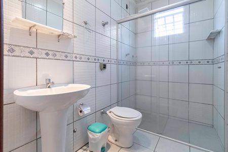 Casa à venda com 210m², 3 quartos e 3 vagas Casa à venda com 210m², 3 quartos e 3 vagasBanheiro social 2