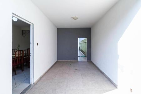 Casa à venda com 210m², 3 quartos e 3 vagas Casa à venda com 210m², 3 quartos e 3 vagasGaragem