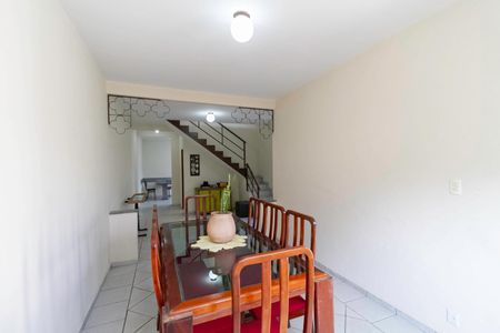 Casa à venda com 210m², 3 quartos e 3 vagas Casa à venda com 210m², 3 quartos e 3 vagasSala 1