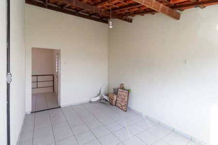 Casa à venda com 210m², 3 quartos e 3 vagas Casa à venda com 210m², 3 quartos e 3 vagasVaranda da sala 2