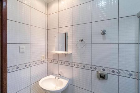 Casa à venda com 210m², 3 quartos e 3 vagas Casa à venda com 210m², 3 quartos e 3 vagasBanheiro social 2