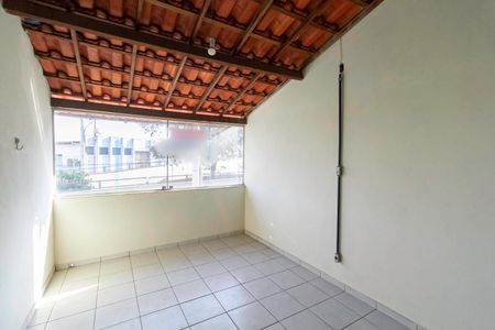 Casa à venda com 210m², 3 quartos e 3 vagas Casa à venda com 210m², 3 quartos e 3 vagasVaranda da sala 2