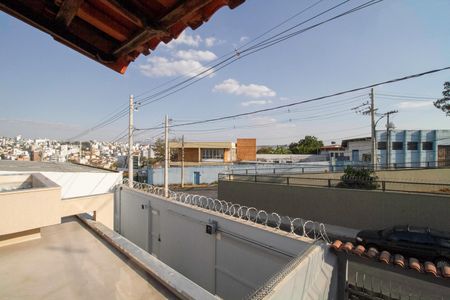 Casa à venda com 210m², 3 quartos e 3 vagas Casa à venda com 210m², 3 quartos e 3 vagasVista da varanda da sala 2