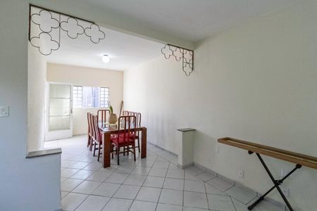 Casa à venda com 210m², 3 quartos e 3 vagas Casa à venda com 210m², 3 quartos e 3 vagasSala 1