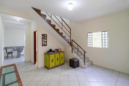 Casa à venda com 210m², 3 quartos e 3 vagas Casa à venda com 210m², 3 quartos e 3 vagasSala 1