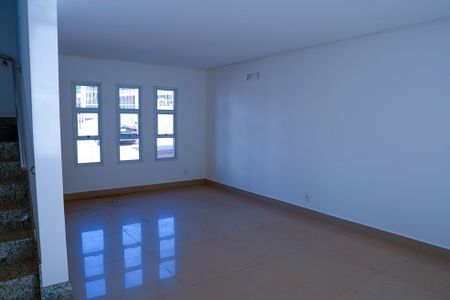 Casa de condomínio para alugar com 154m², 3 quartos e 2 vagasSala