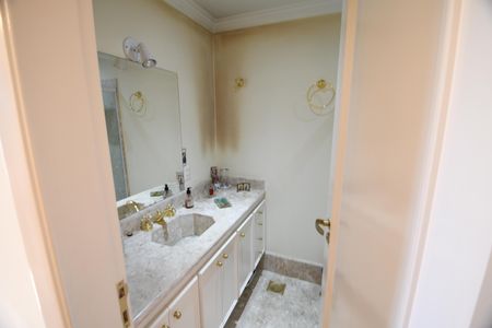 Apartamento à venda com 221m², 5 quartos e 2 vagasBanheiro da Suíte 2