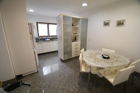 Apartamento à venda com 221m², 5 quartos e 2 vagasCopa