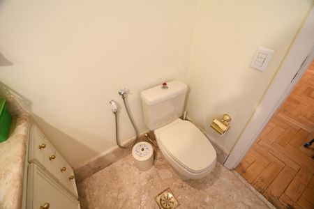 Apartamento à venda com 221m², 5 quartos e 2 vagasBanheiro da Suíte 1