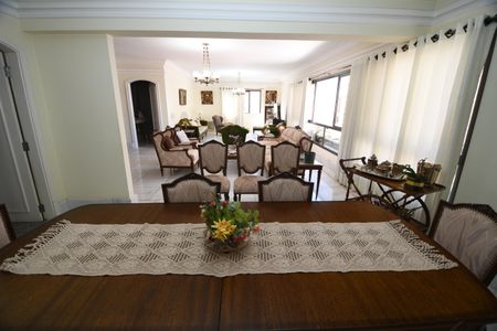 Apartamento à venda com 221m², 5 quartos e 2 vagasSala