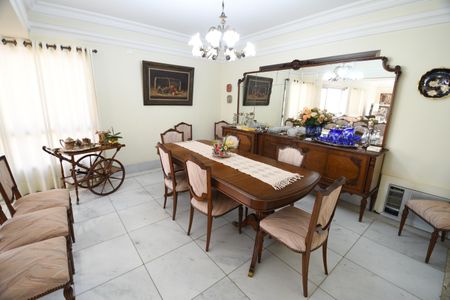 Apartamento à venda com 221m², 5 quartos e 2 vagasSala