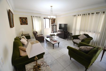 Sala de apartamento para alugar com 5 quartos, 221m² em Cambuí, Campinas