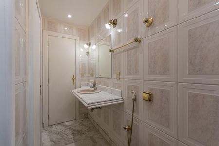 Apartamento à venda com 350m², 3 quartos e 3 vagasBanheiro Social