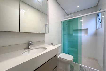 Casa à venda com 238m², 3 quartos e 6 vagasBanheiro da Suíte 2