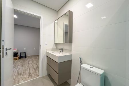 Casa à venda com 238m², 3 quartos e 6 vagasBanheiro da Suíte 2