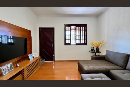 Casa à venda com 130m², 3 quartos e 3 vagas Casa à venda com 130m², 3 quartos e 3 vagasSala