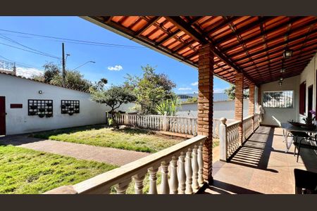 Casa à venda com 130m², 3 quartos e 3 vagas Casa à venda com 130m², 3 quartos e 3 vagasQuintal