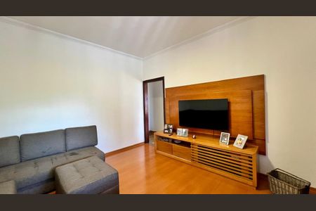 Casa à venda com 130m², 3 quartos e 3 vagas Casa à venda com 130m², 3 quartos e 3 vagasSala