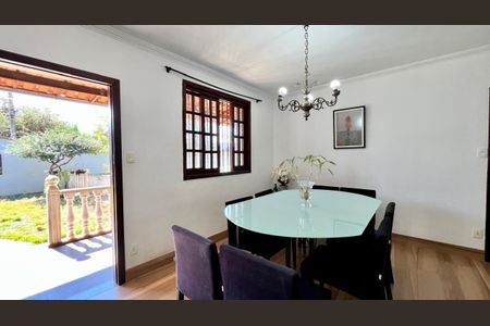 Casa à venda com 130m², 3 quartos e 3 vagas Casa à venda com 130m², 3 quartos e 3 vagasSala de Jantar