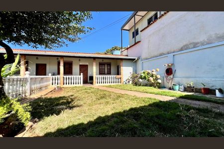 Casa à venda com 130m², 3 quartos e 3 vagas Casa à venda com 130m², 3 quartos e 3 vagasQuintal