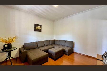 Casa à venda com 130m², 3 quartos e 3 vagas Casa à venda com 130m², 3 quartos e 3 vagasSala