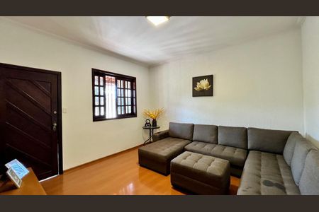 Casa à venda com 130m², 3 quartos e 3 vagas Casa à venda com 130m², 3 quartos e 3 vagasSala