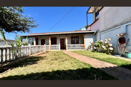 Casa à venda com 130m², 3 quartos e 3 vagas Casa à venda com 130m², 3 quartos e 3 vagasQuintal