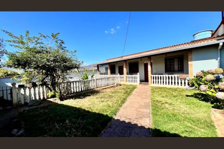 Casa à venda com 130m², 3 quartos e 3 vagas Casa à venda com 130m², 3 quartos e 3 vagasQuintal