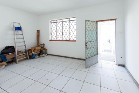 Casa à venda com 249m², 3 quartos e 3 vagasSala