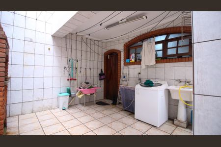 Casa à venda com 219m², 3 quartos e 4 vagasÁrea de Serviço/Quintal