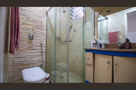 Apartamento à venda com 82m², 2 quartos e 1 vaga Apartamento à venda com 82m², 2 quartos e 1 vagaBanheiro Social