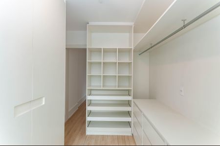 Apartamento à venda com 80m², 2 quartos e 2 vagas Apartamento à venda com 80m², 2 quartos e 2 vagasCloset Suíte 1