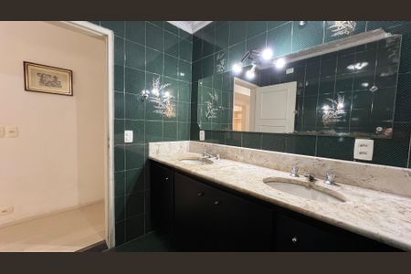 Apartamento à venda com 161m², 4 quartos e 1 vagaBanheiro Social